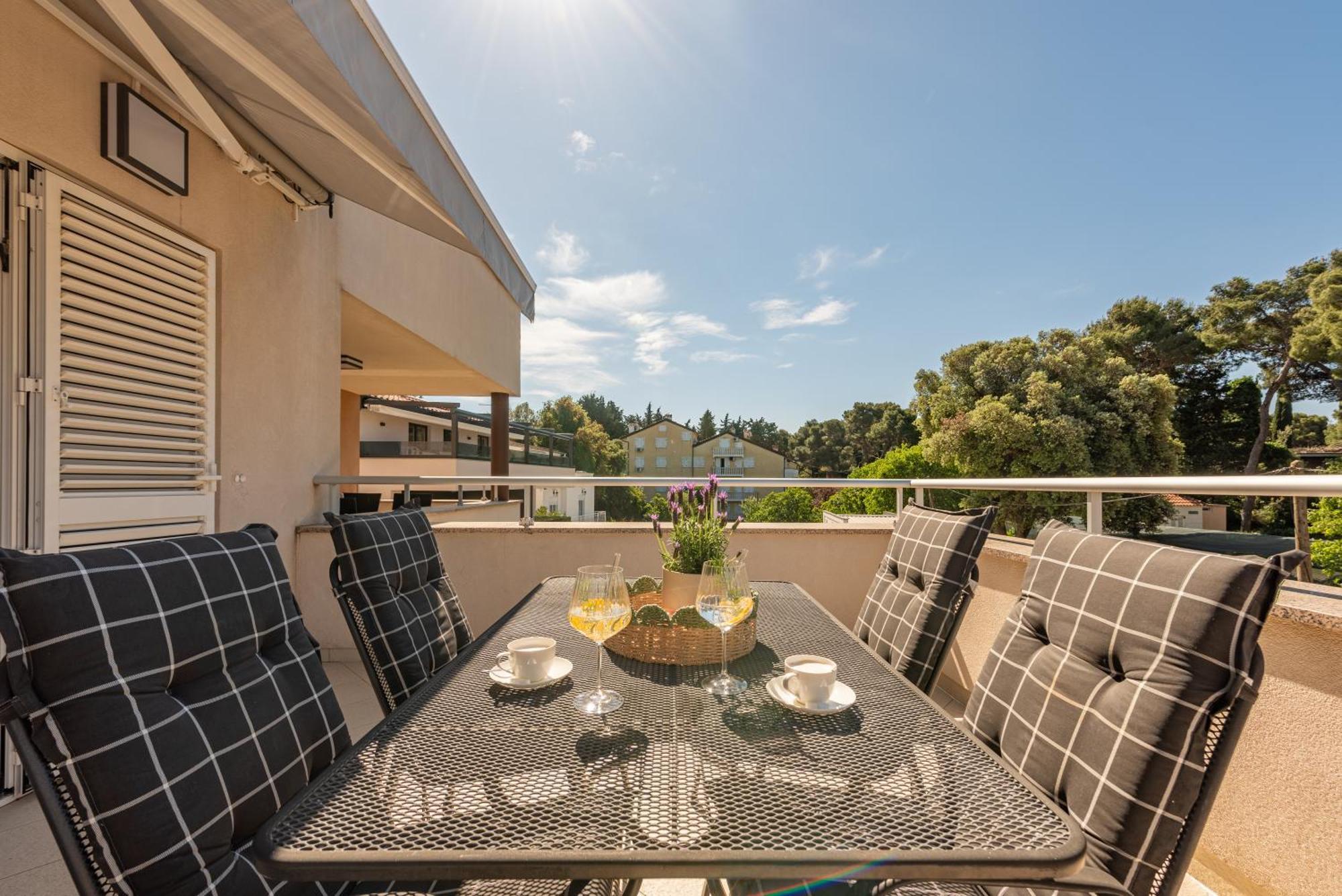 Apartments L&D Biograd Na Moru Eksteriør bilde