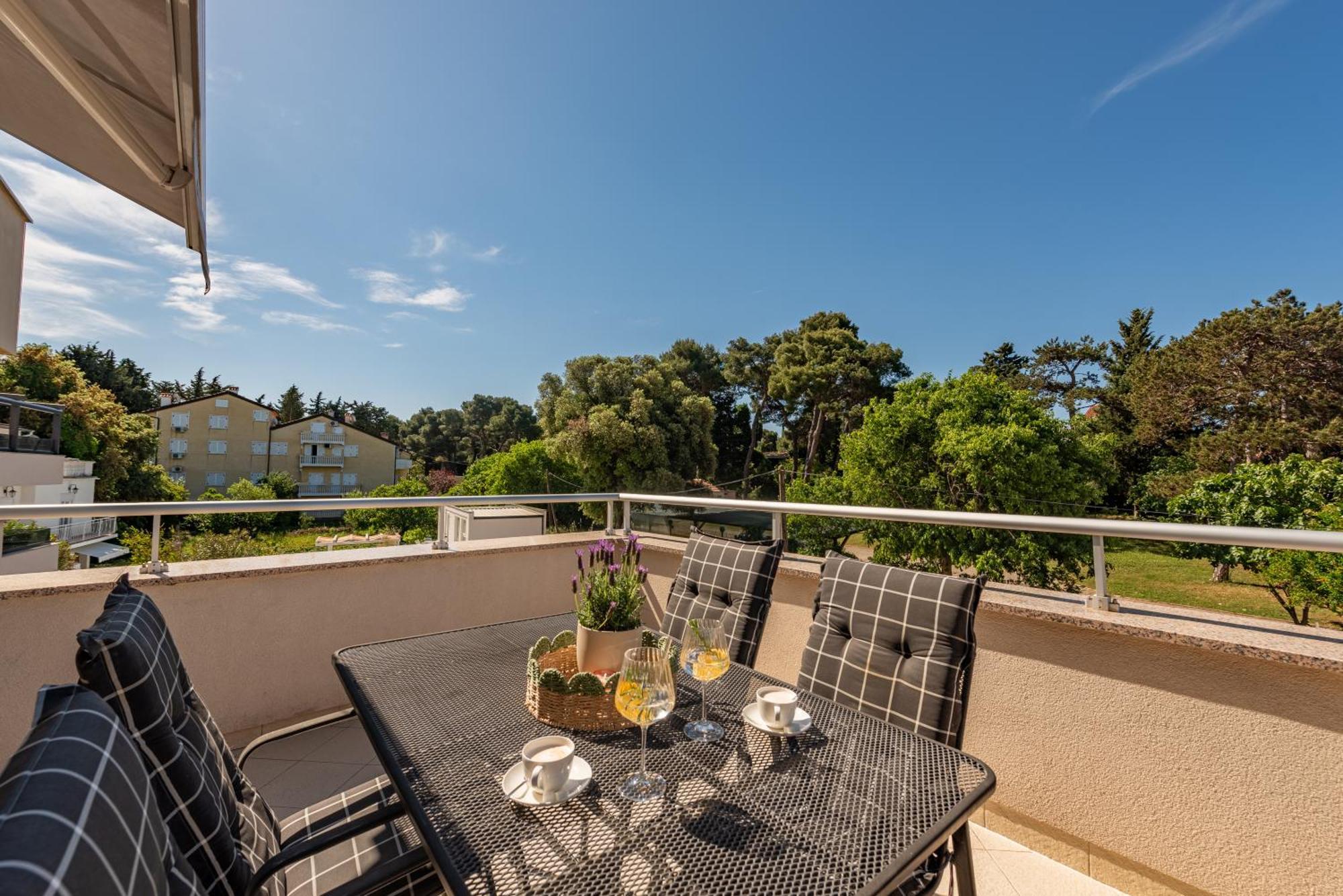 Apartments L&D Biograd Na Moru Eksteriør bilde